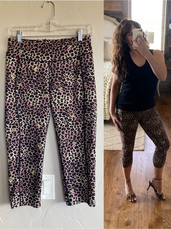 Betsey Johnson Pants - Y2K Betsy Johnson Leopard Animal Print Capri Cropped Leggings